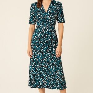 🌟 Posh Max Studio Blue, White & Black Abstract Print Wrap Dress | Size Medium 🌟